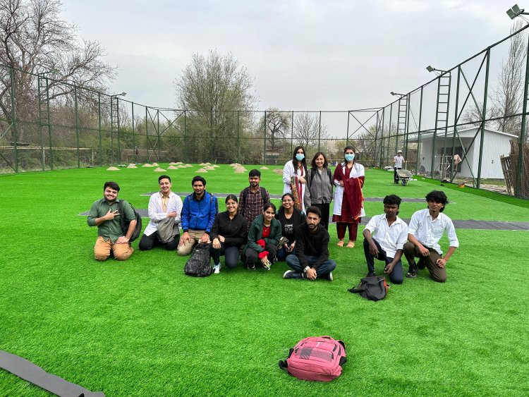 An introductory tour for first-year students at the Paramedic-obstetric center